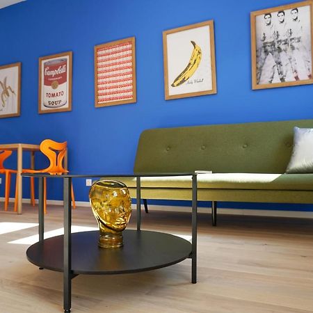 Vibrant Design Apartments - Full Kitchen - Wi-Fi - 18 Mins To City Centre Wina Bagian luar foto