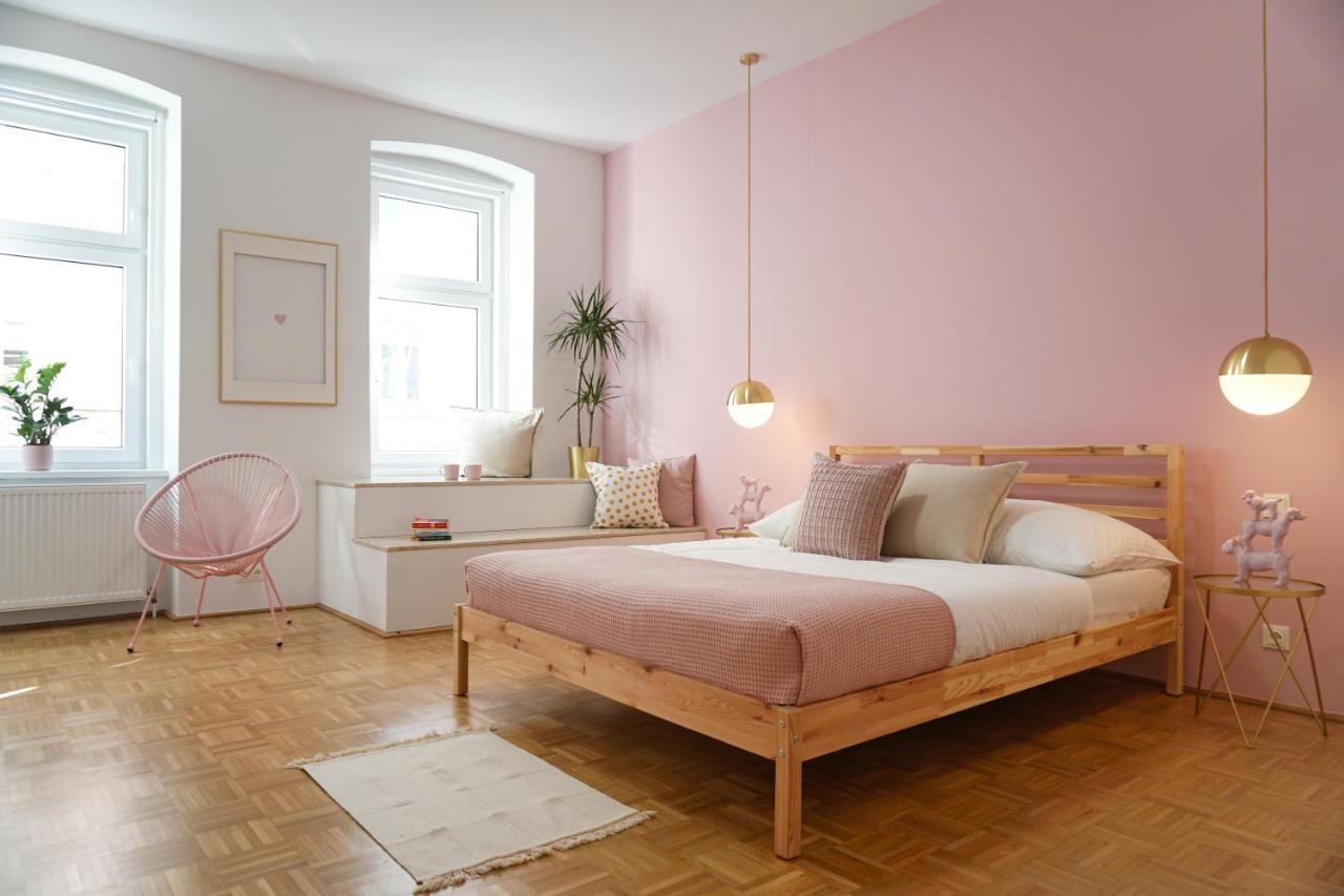 Vibrant Design Apartments - Full Kitchen - Wi-Fi - 18 Mins To City Centre Wina Bagian luar foto