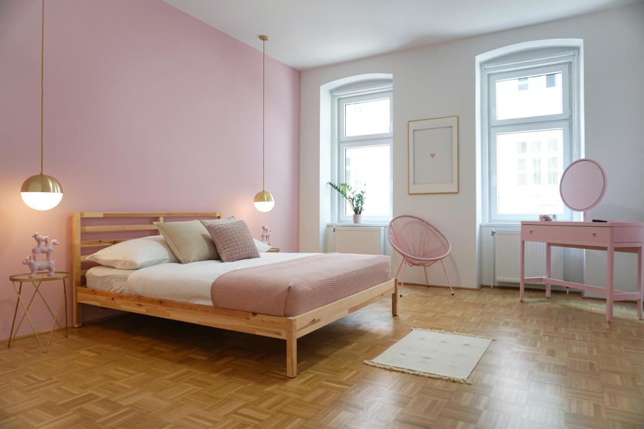 Vibrant Design Apartments - Full Kitchen - Wi-Fi - 18 Mins To City Centre Wina Bagian luar foto