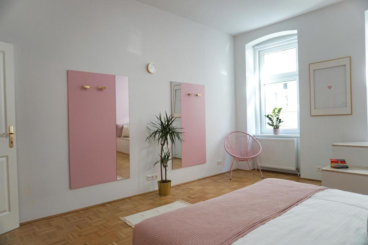 Vibrant Design Apartments - Full Kitchen - Wi-Fi - 18 Mins To City Centre Wina Bagian luar foto