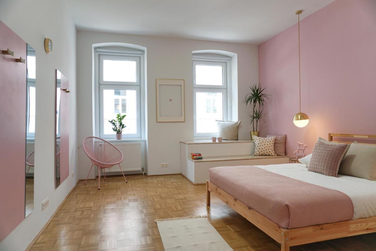 Vibrant Design Apartments - Full Kitchen - Wi-Fi - 18 Mins To City Centre Wina Bagian luar foto