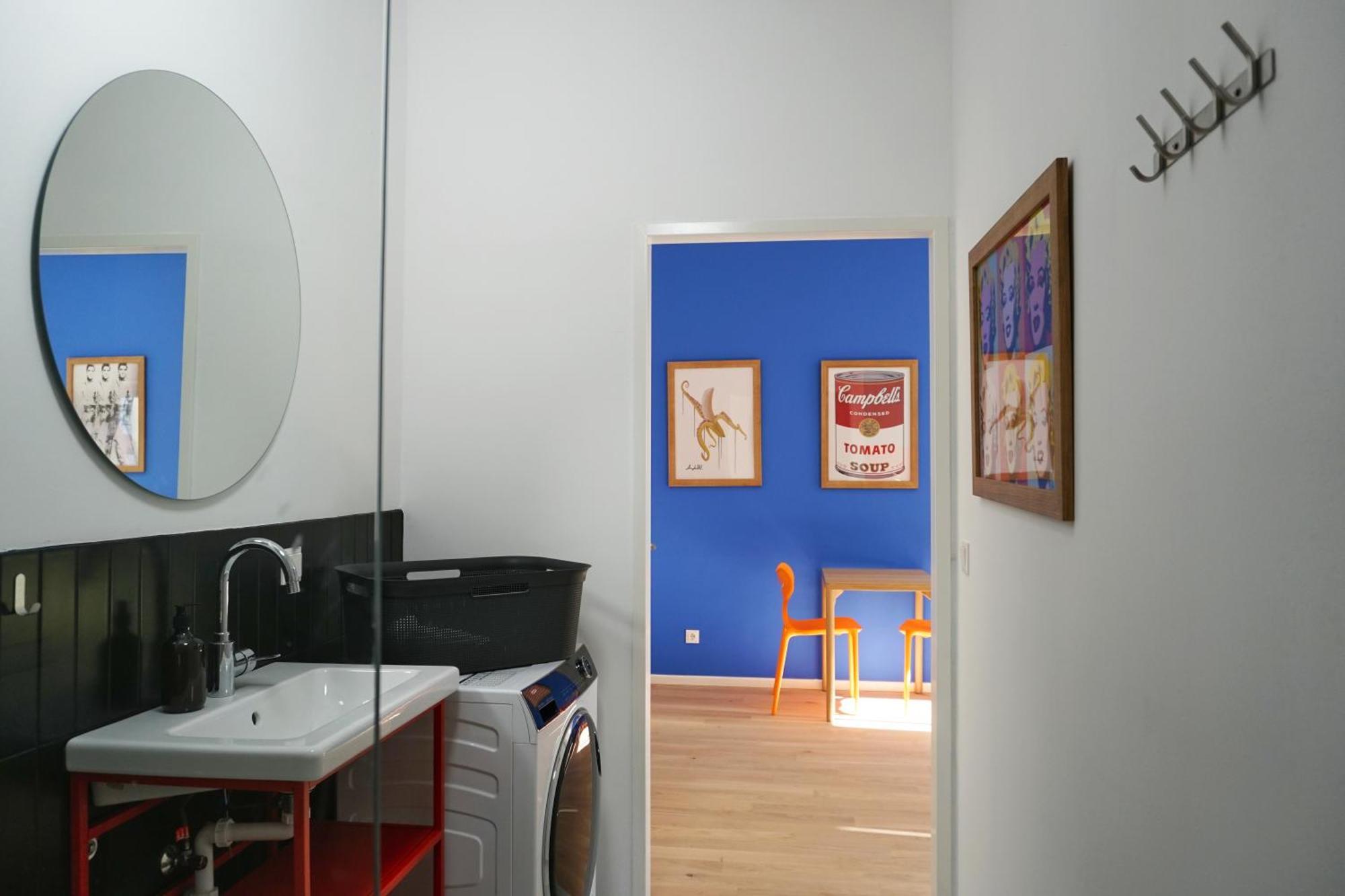 Vibrant Design Apartments - Full Kitchen - Wi-Fi - 18 Mins To City Centre Wina Bagian luar foto